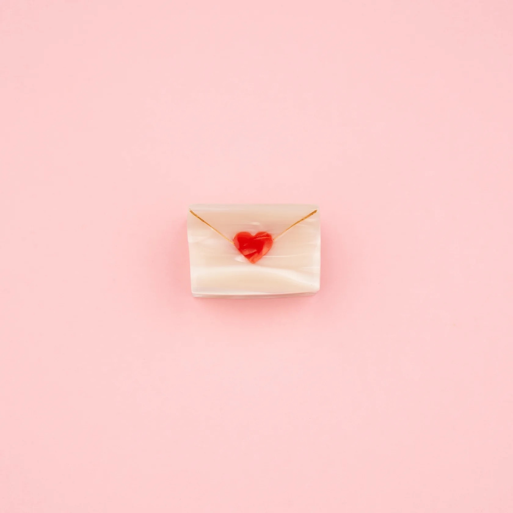 LOVE LETTER MINI HAIR CLAW｜Coucou Suzette