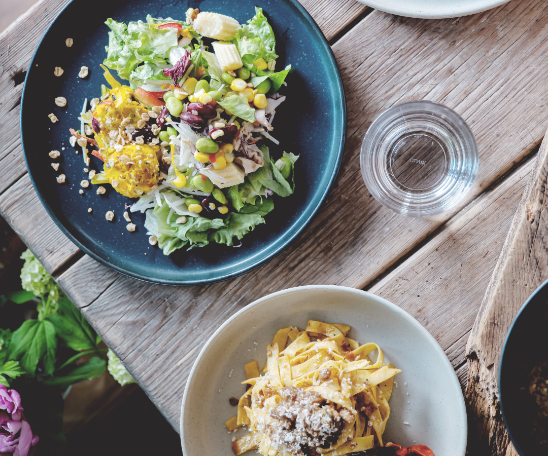 KINTO-CERAMIC LAB 淺盤,簡約設計,輕鬆搭配各式餐點,享受美食的視覺饗宴。