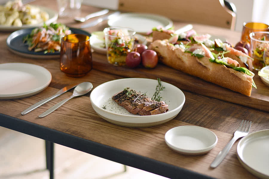 KINTO-CERAMIC LAB 淺盤，從早晨放麵包的小盤，到晚宴盛裝豐盛料理的大盤子