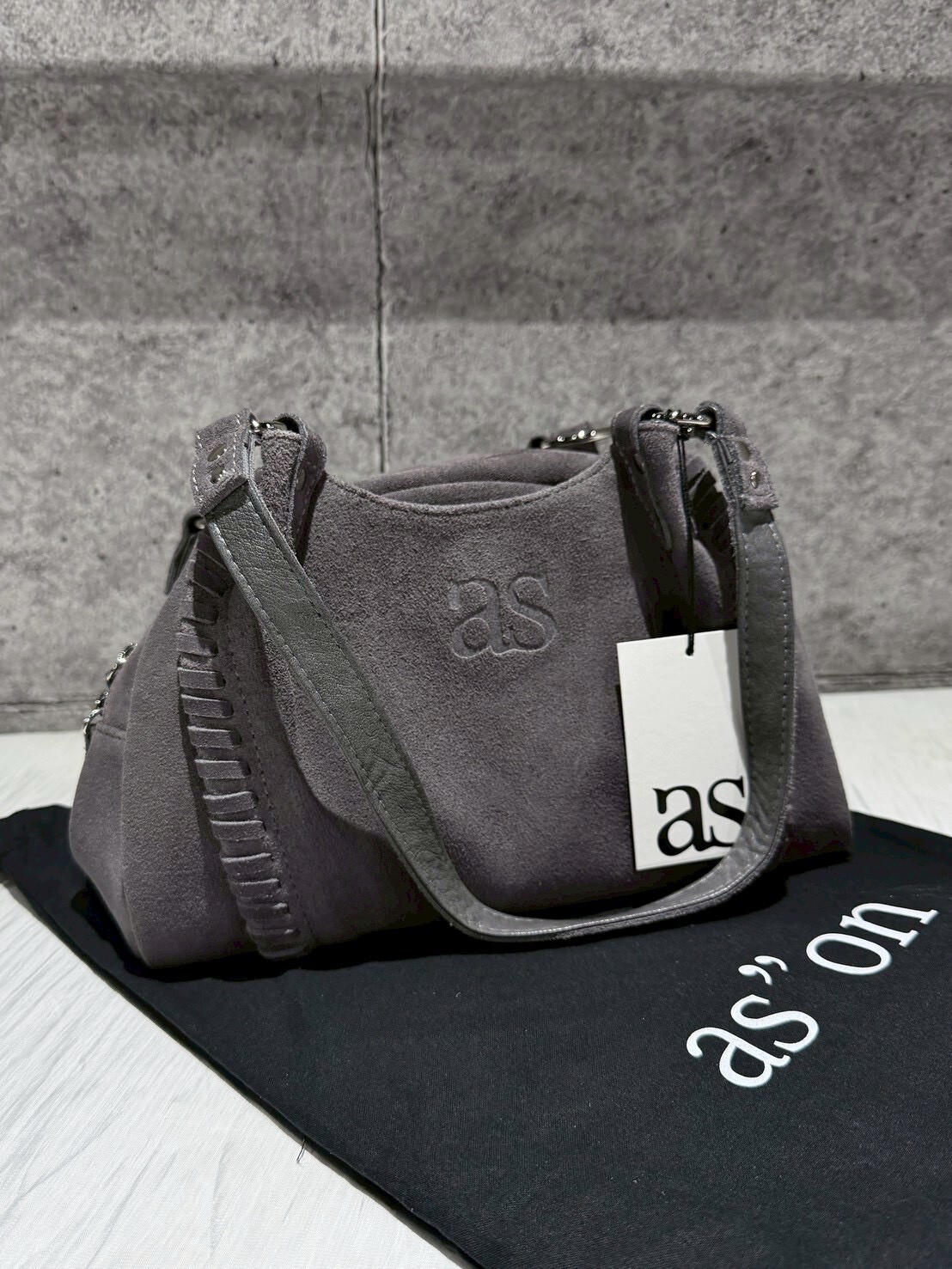 韓國品牌 as"on 新色 質感灰棕 麂皮流浪包 ASON