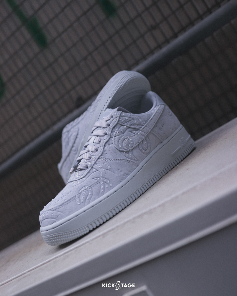 女鞋 NIKE W AIR FORCE 1 '07 PRM+ 灰白 壓紋 星星 麂皮 AF1 休閒鞋【IO1259-002】