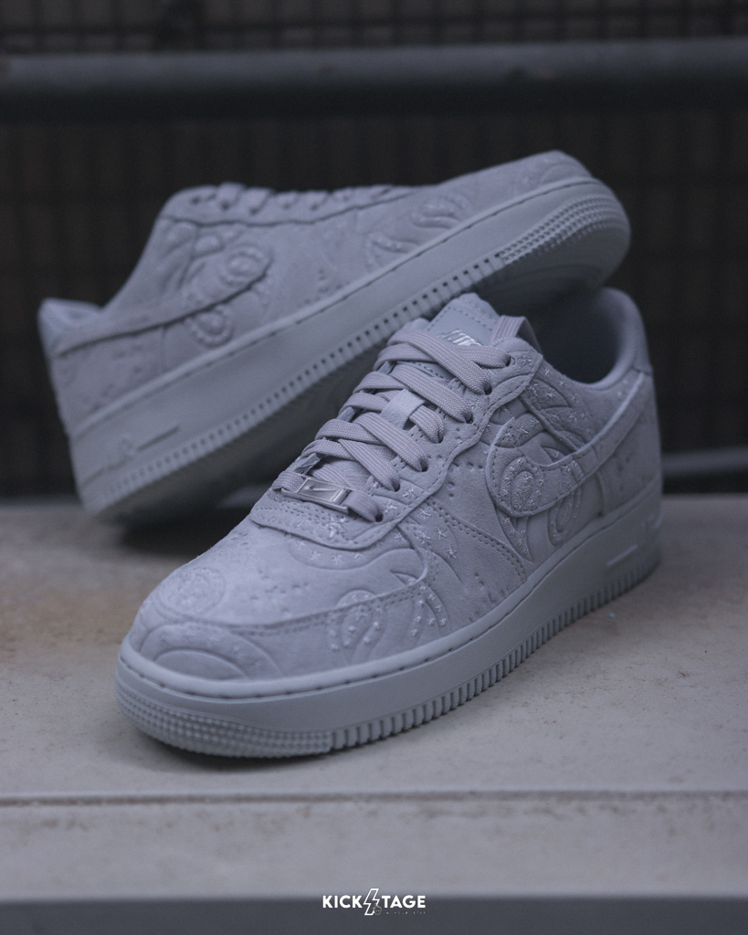 女鞋 NIKE W AIR FORCE 1 '07 PRM+ 灰白 壓紋 星星 麂皮 AF1 休閒鞋【IO1259-002】