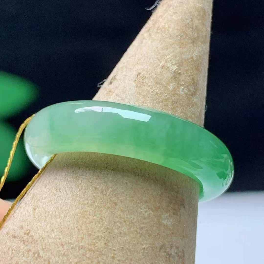 118348 翡翠冰種飄綠戒指 (圈口 16號)