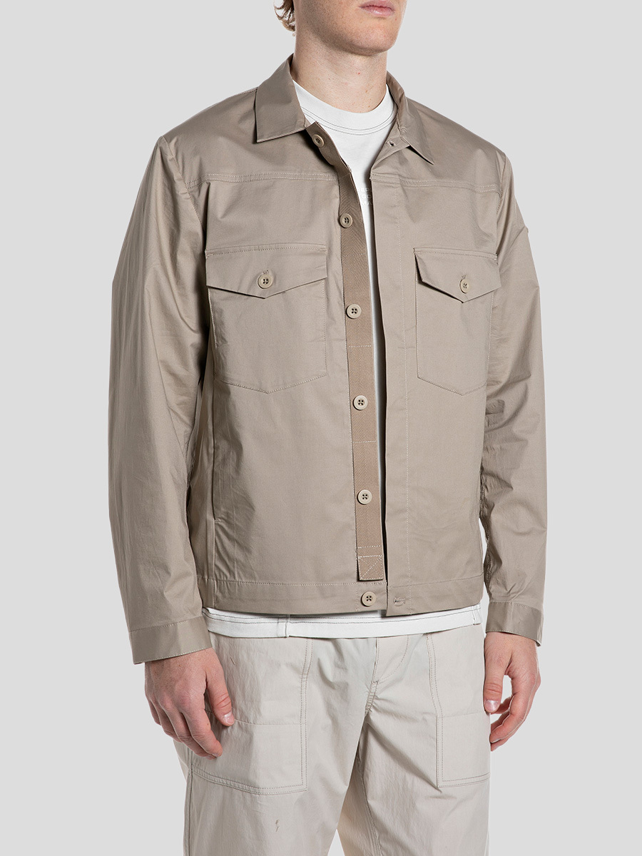 卡其色襯衫夾克