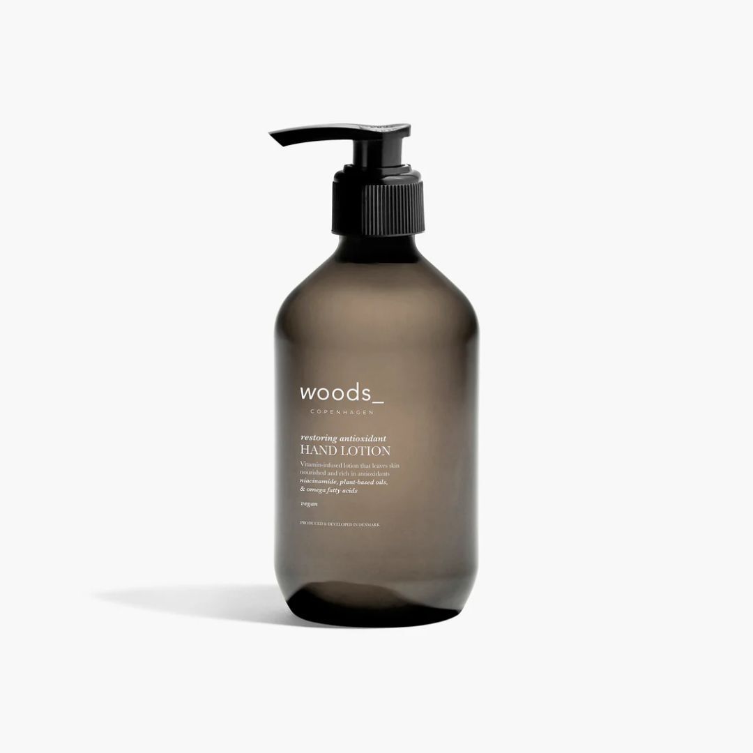 1WO0126-021 [WOODS COPENHAGEN] Restoring Antioxidant Hand Lotion 400ml #15040-400 (D-EU-E)
