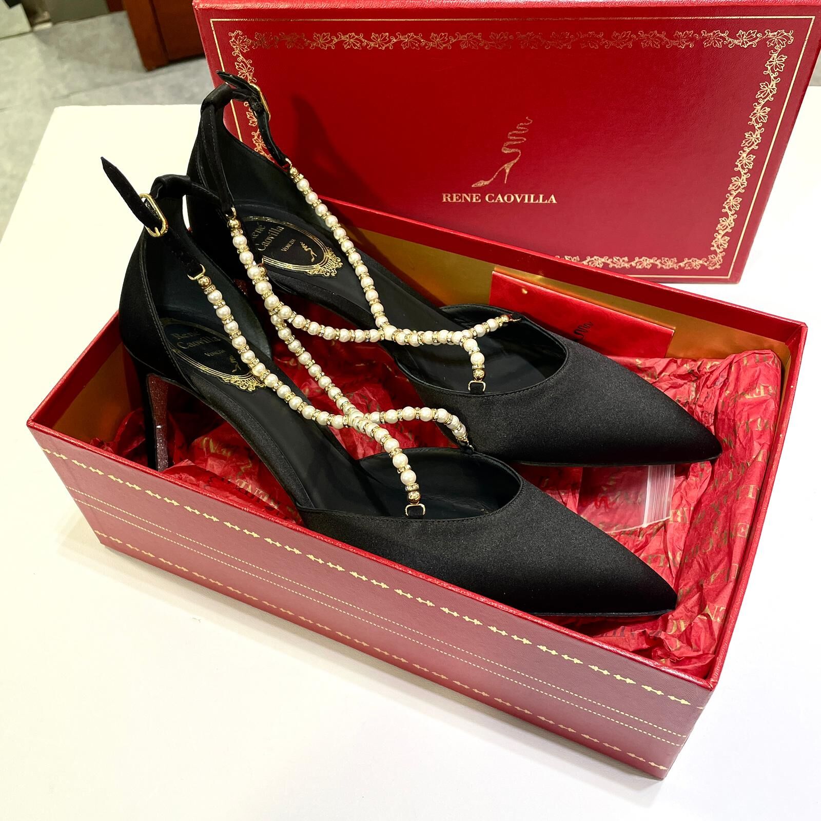 本週出位價❣️全新RENE CAOVILLA高跟鞋 39碼 黑色絲絹珍珠水鑽 #BRAND NEW #香榭站正品