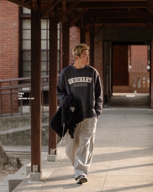 Ordinary 經典學院Logo鯨魚電繡大學Tee