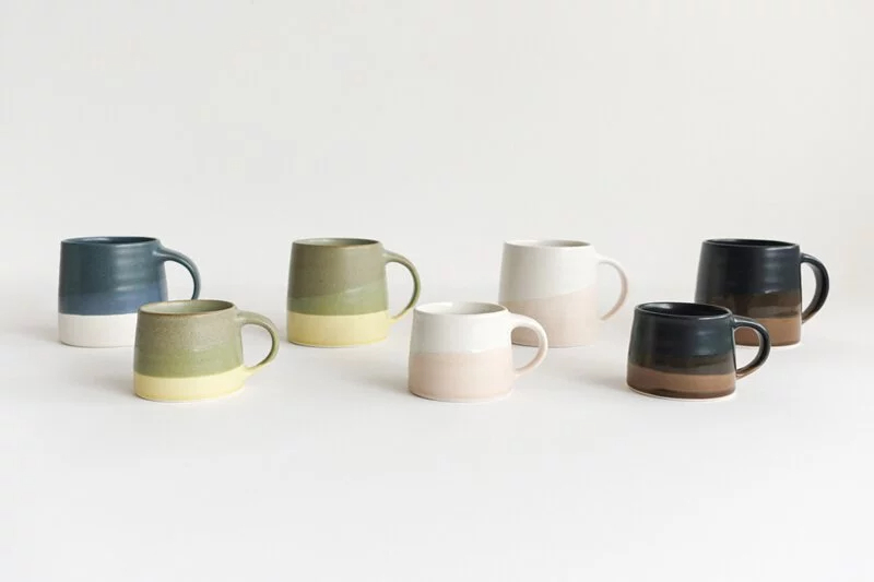 KINTO-SCS 漸層馬克杯，以手工旋轉陶盤方式製作，呈現獨特帶有秋冬氣氛的釉彩