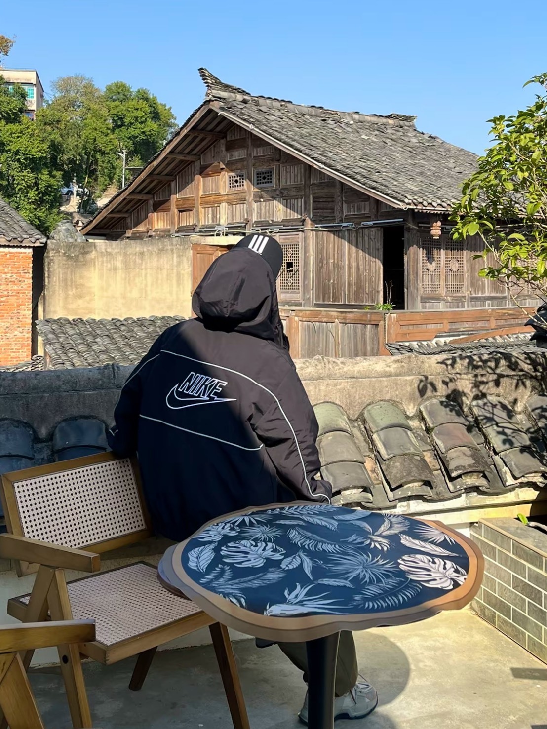 NIKE SPORTSWEAR FW25 線條 防風外套 黑色