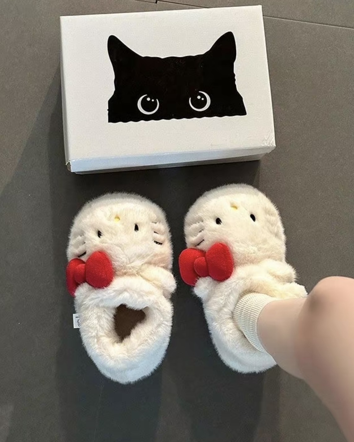 <正版授權✨>Sanrio Hello Kitty 三麗鷗 毛茸茸 拖鞋 室內拖 兩色