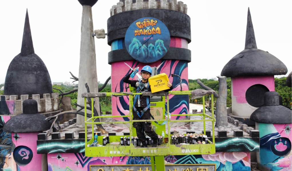 塗鴉噴漆藝術家陳若欣穿著 PATRONI 配多利安全鞋作業畫面