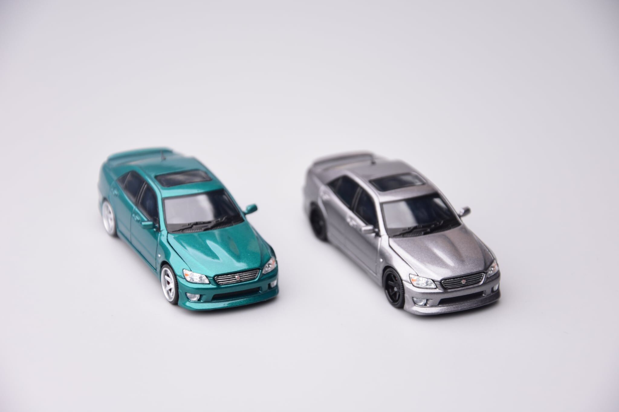 預訂:1/64 Model 1 Toyota Altezza RS200 SXE10 Electric Green Mica (C33626 )