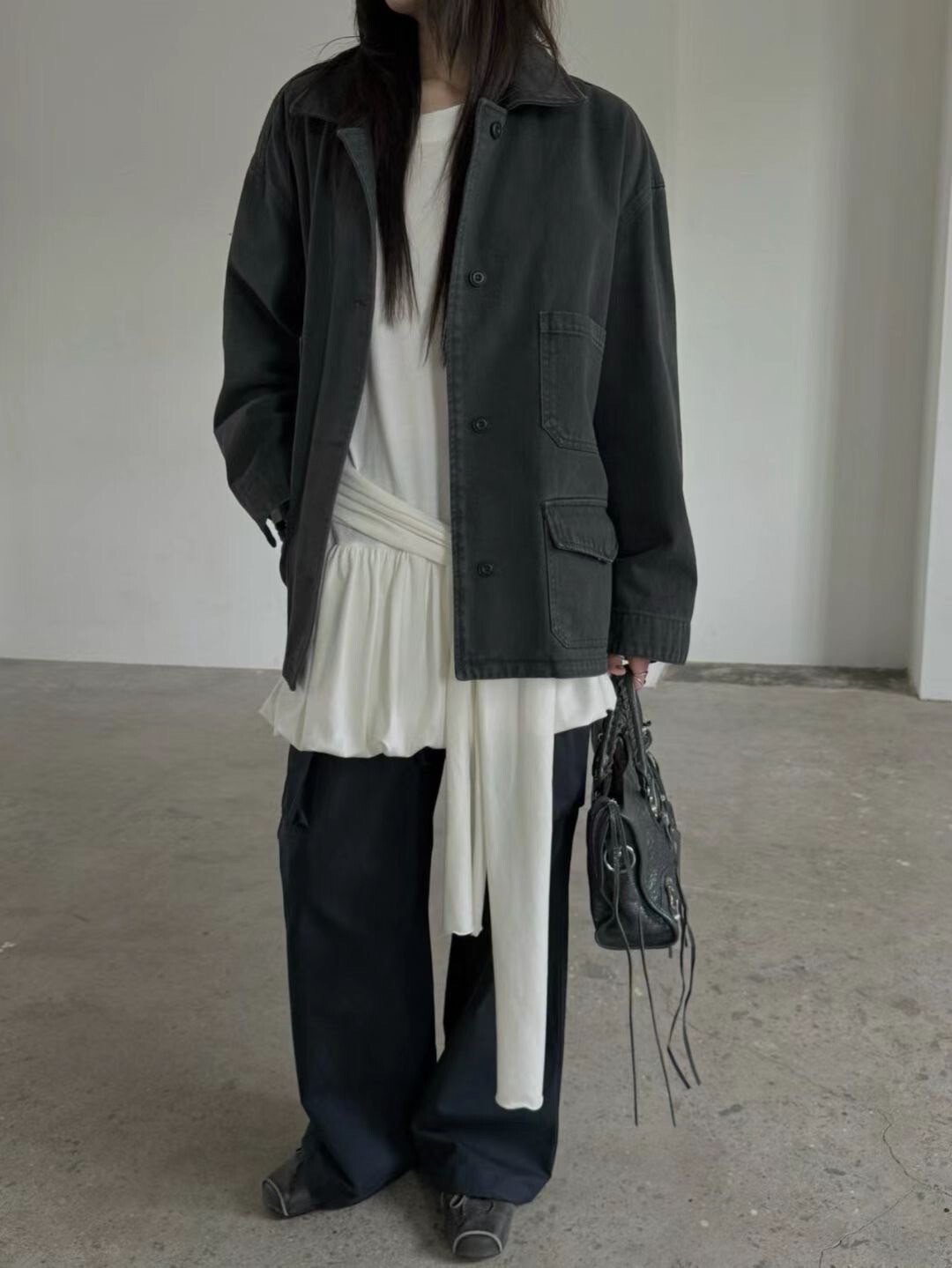 歐美女子雙口袋造型翻領排釦外套 / 2色