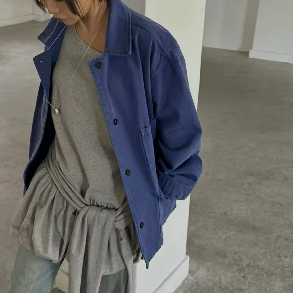 歐美女子雙口袋造型翻領排釦外套 / 2色