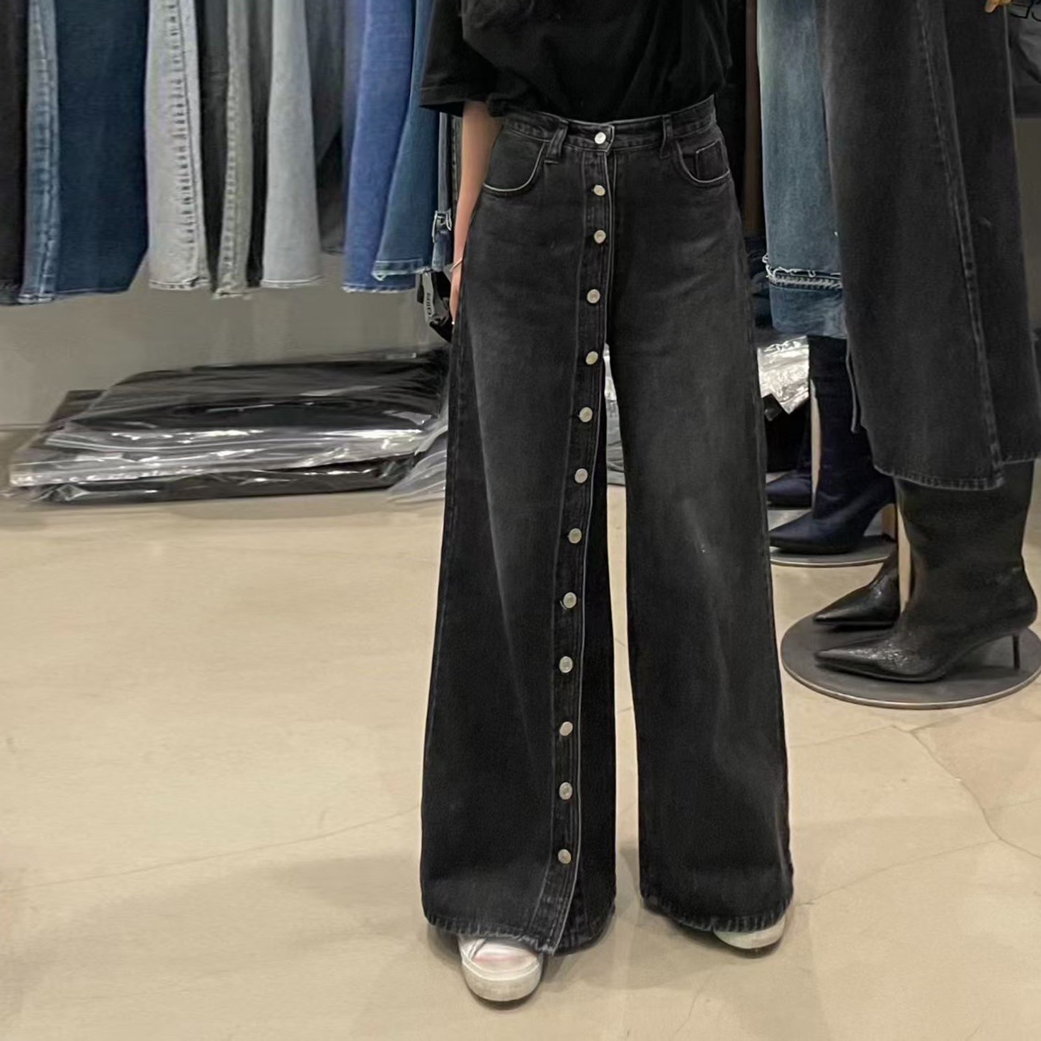 不對稱單邊排釦造型刷白牛仔寬褲-S-L / 3色