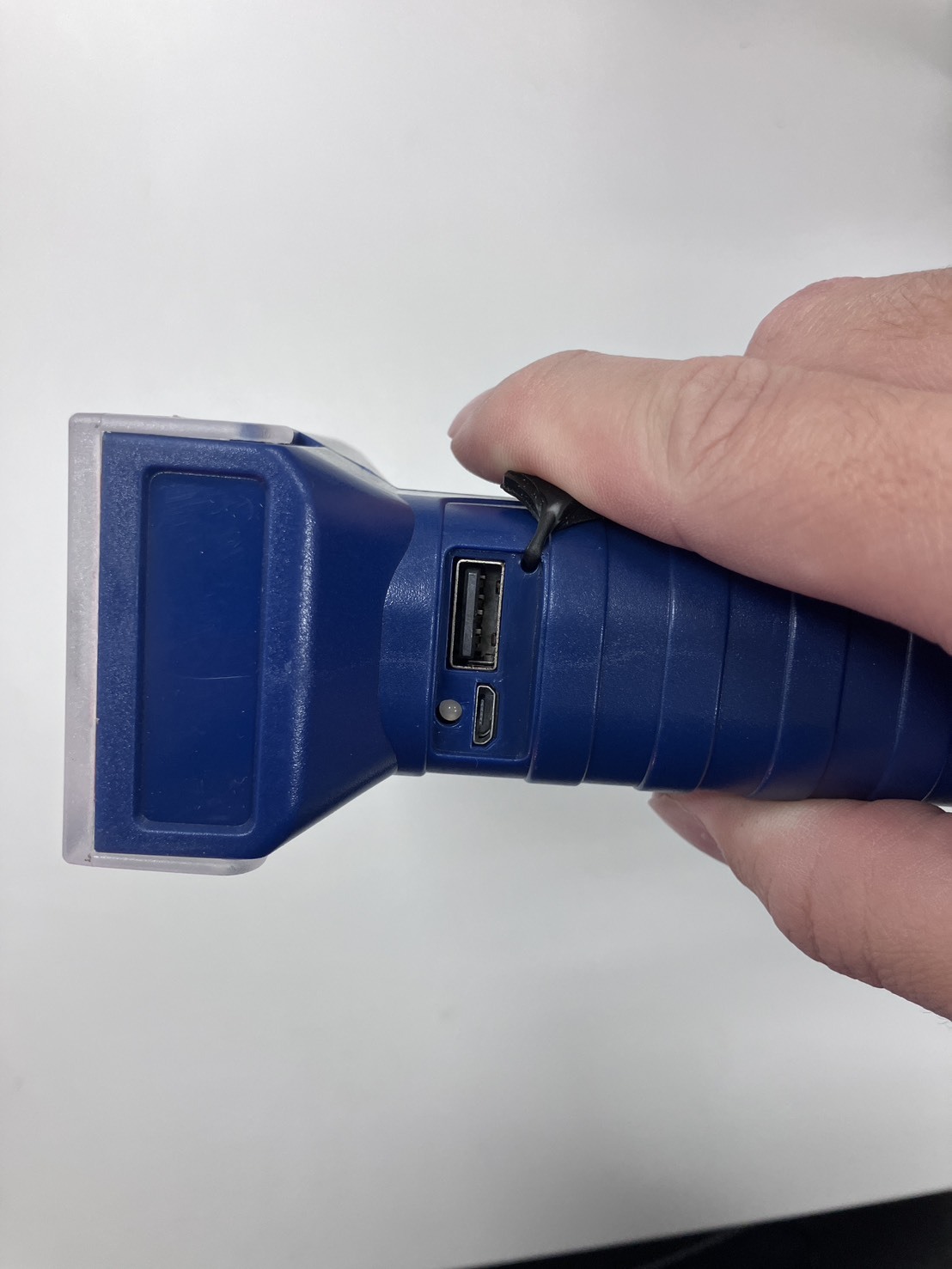 【年終出清】手持式 LED 照明燈 18650 電池 可充電 磁吸 掛勾 保固七天