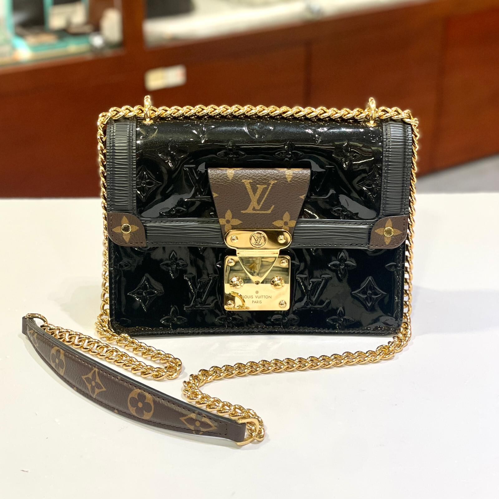 本月心動價~98%NEW二手Louis Vuitton Wynwood Handbag M90516 黑色漆皮拼Monogram LV斜背包 #香榭站正品