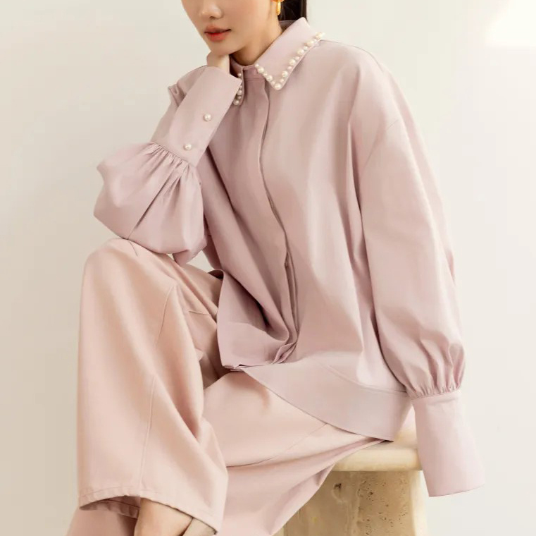 草莓牛奶色系珍珠滾邊翻領澎澎袖上衣-F / 2色 (Elegant & Love)