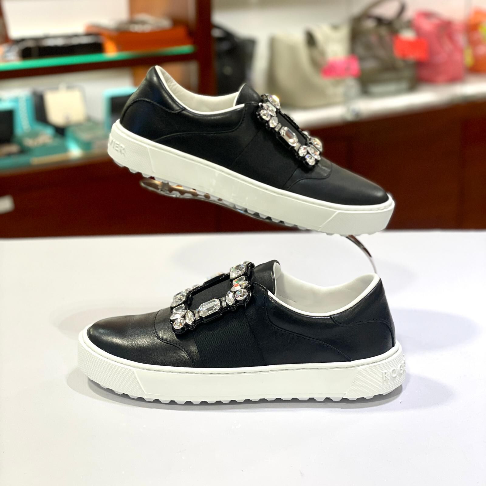 全新Roger Vivier Very Vivier embellished leather sneakers 37碼 RV運動鞋黑色方形水鑽扣 Hey Sis HK #BRAND NEW #香榭站正品