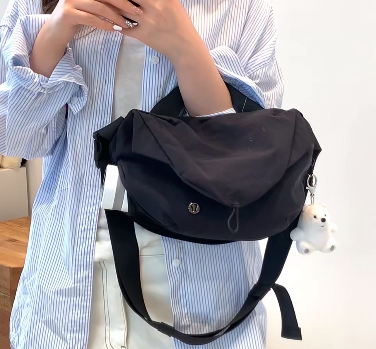 260126 lululemon 磁吸式斜背包