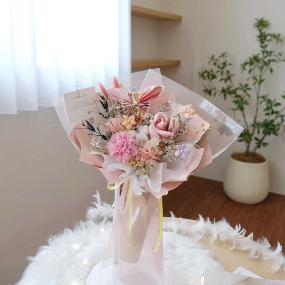 單朵鈔票花+鈔票蝴蝶＋櫻花粉康乃馨