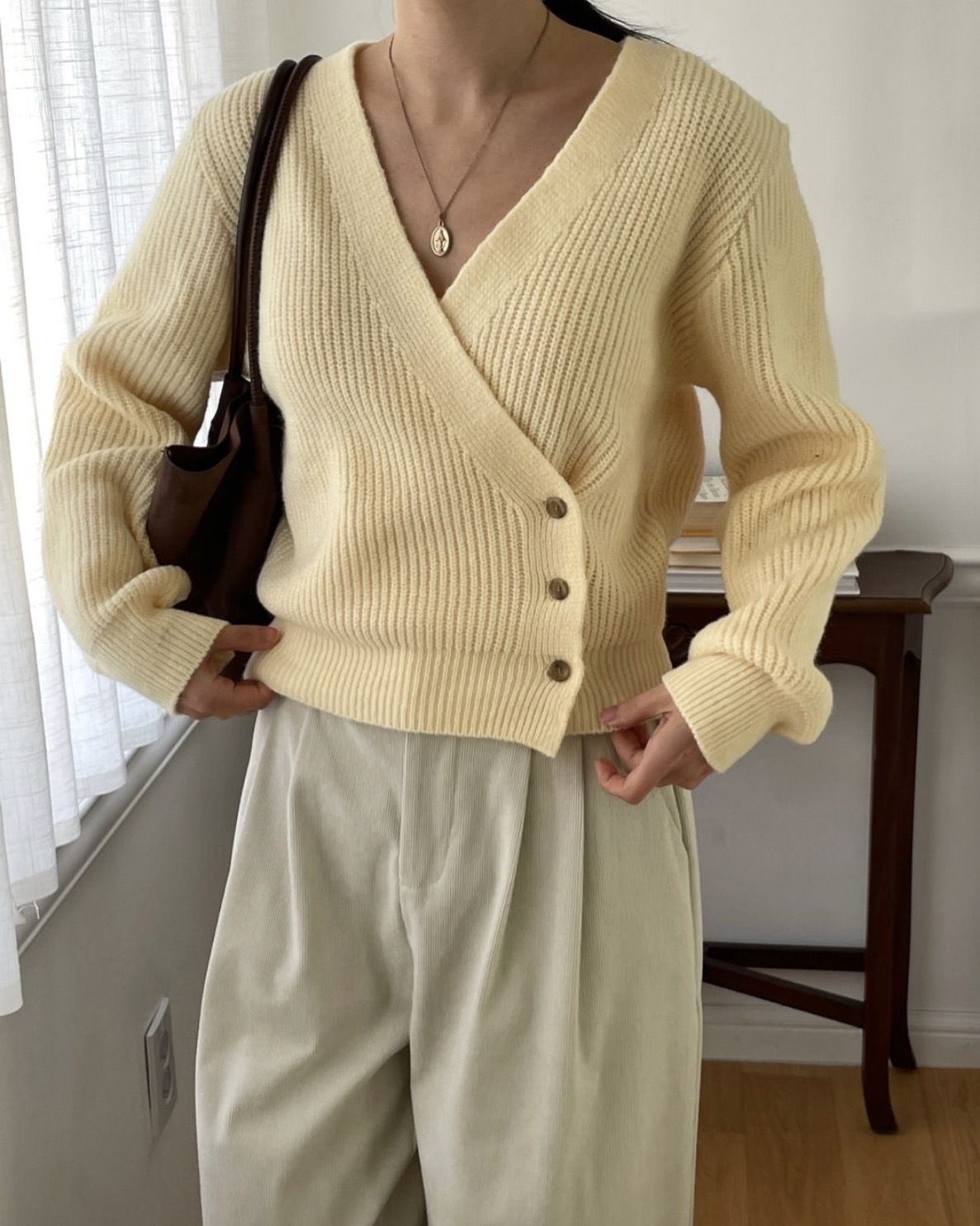 Brie 開襟斜釦針織上衣 [ 4色 / Free ]