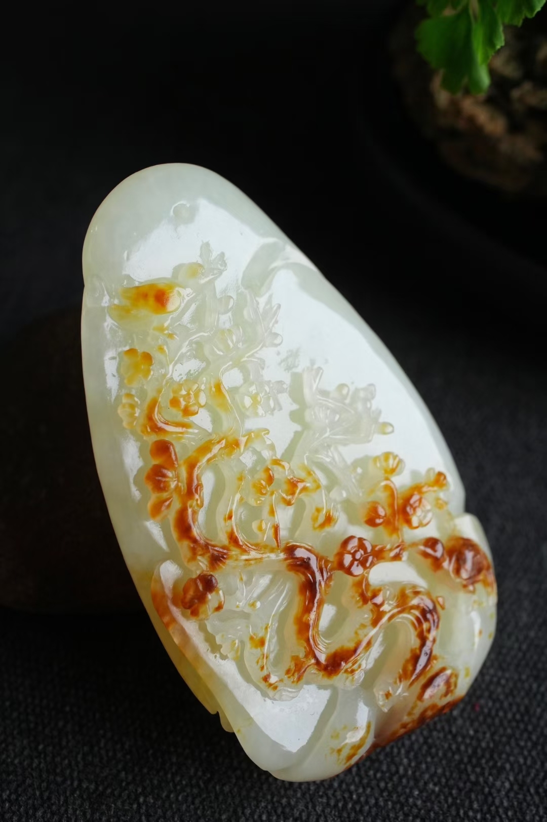 118459 和田玉沁黃皮籽料喜上眉梢掛件手把件