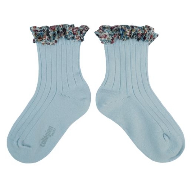 (預購) COLLEGIEN 荷葉花邊羅紋襪 Charlotte - 420 Glacier 冰河藍