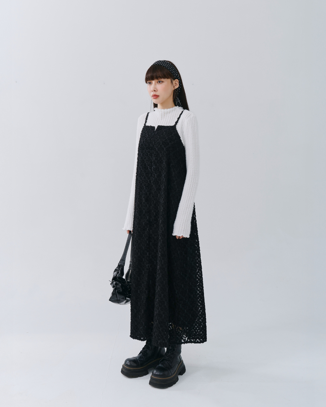 Textured, three-dimensional velvet pattern, spaghetti strap long dress, available in two colors.【01087192】in stock+pre-order