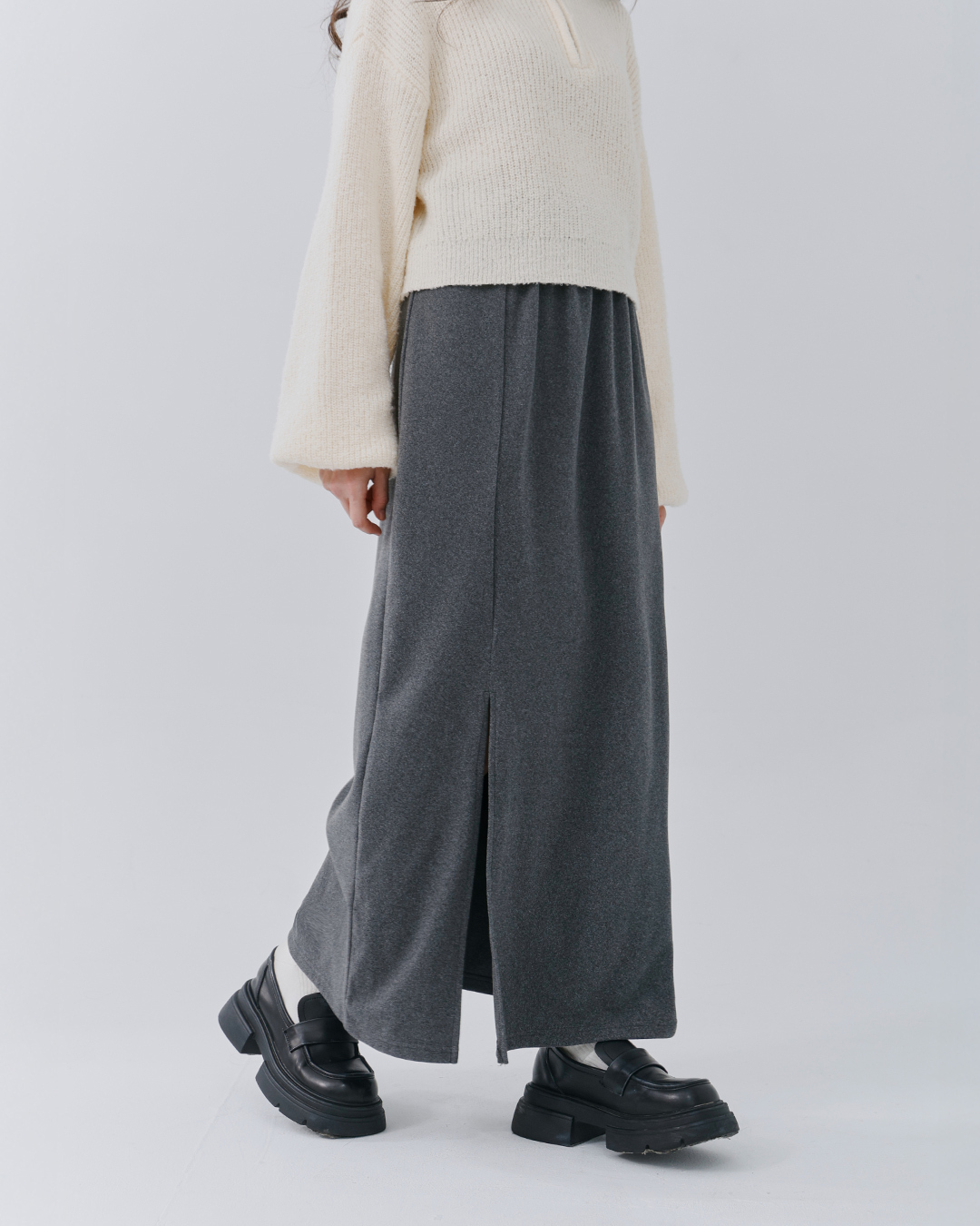 Asymmetrical slit velvet maxi skirt, available in two colors, sizes S/M/L.【03021692】in stock+pre-order