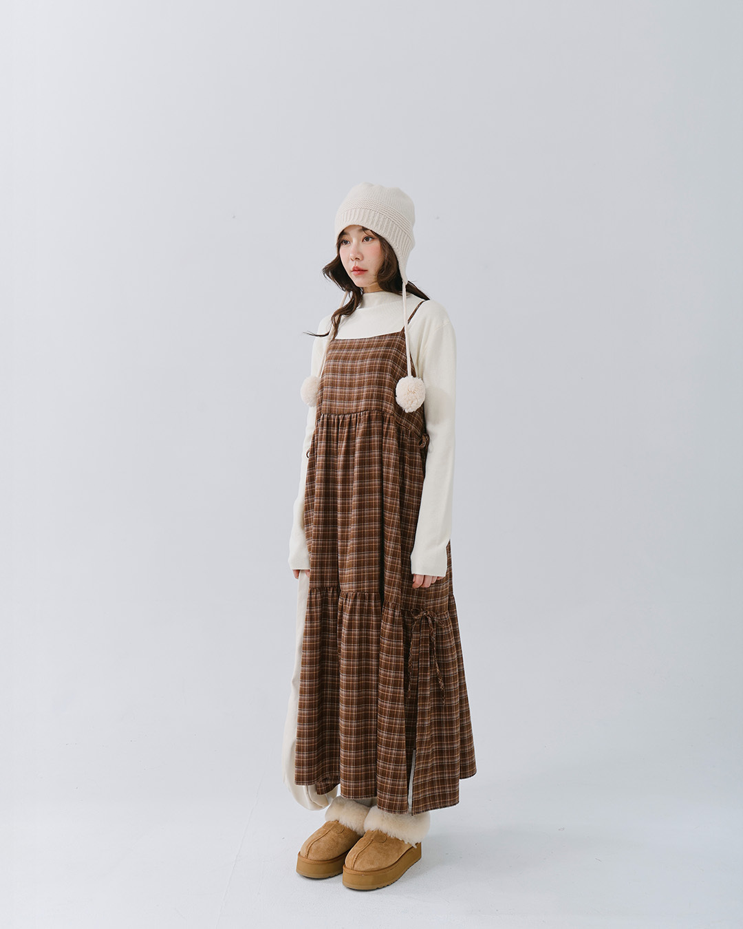 Checkered side-strap spaghetti strap maxi dress, available in two colors.【01087182】in stock+pre-order
