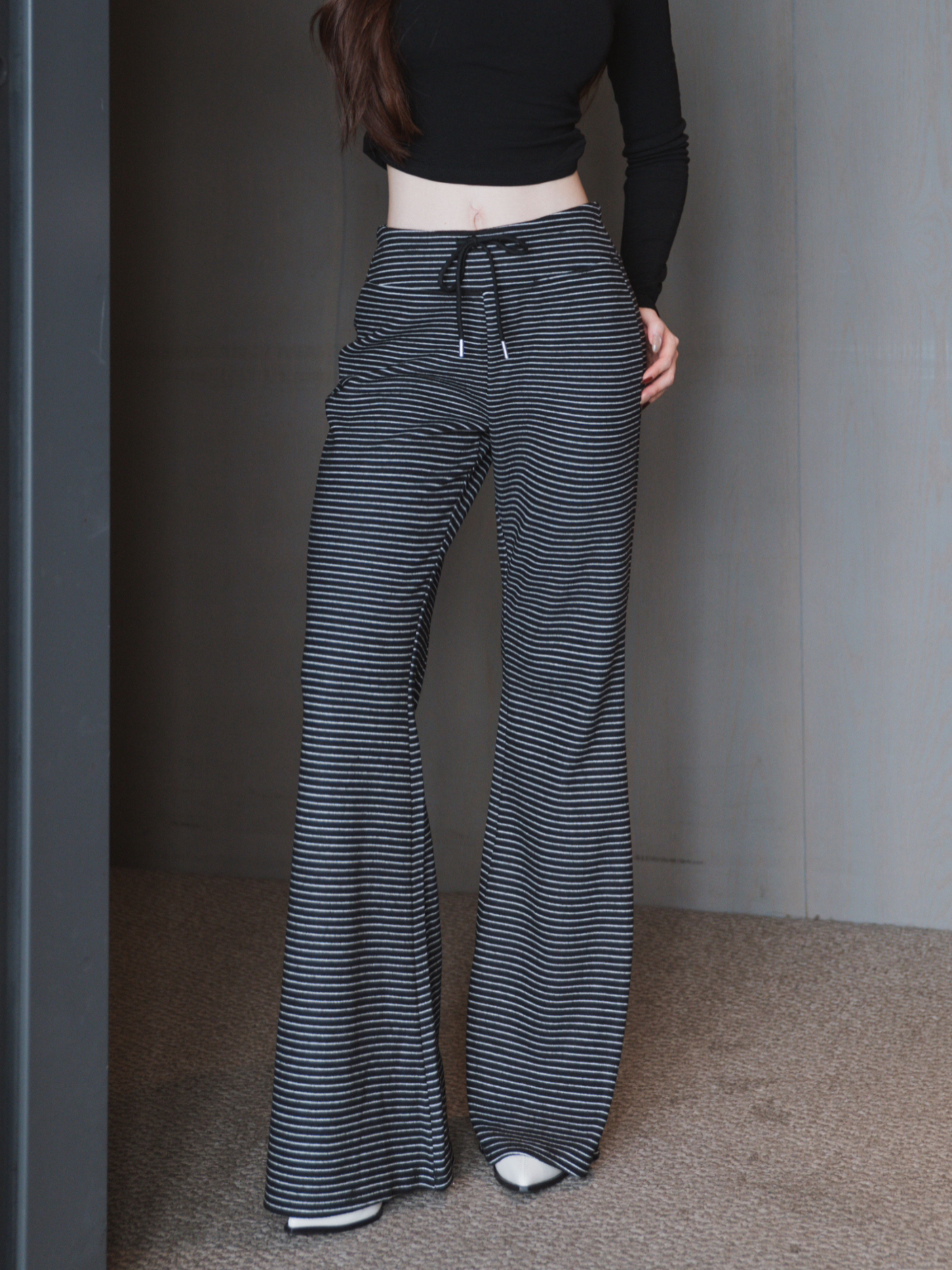 🤍內刷毛抽繩微喇寬褲（黑色條紋均碼）
