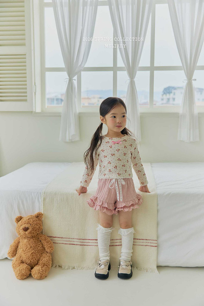 正韓春Melikey 兩色夢幻感花瓣短褲