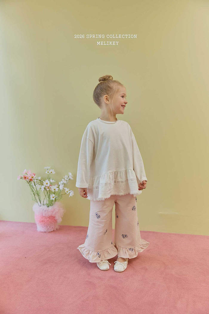 正韓春Melikey 兩色花朵花邊喇叭褲