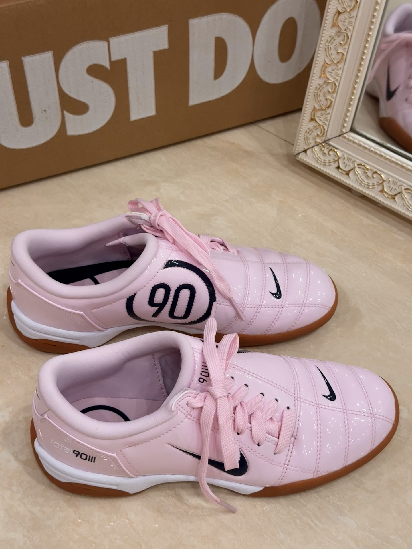 代購-LISA同款  Nike Total 90 IIl  復古 皮革 不對稱鞋帶 薄底 休閒 足球鞋 IB5666-602