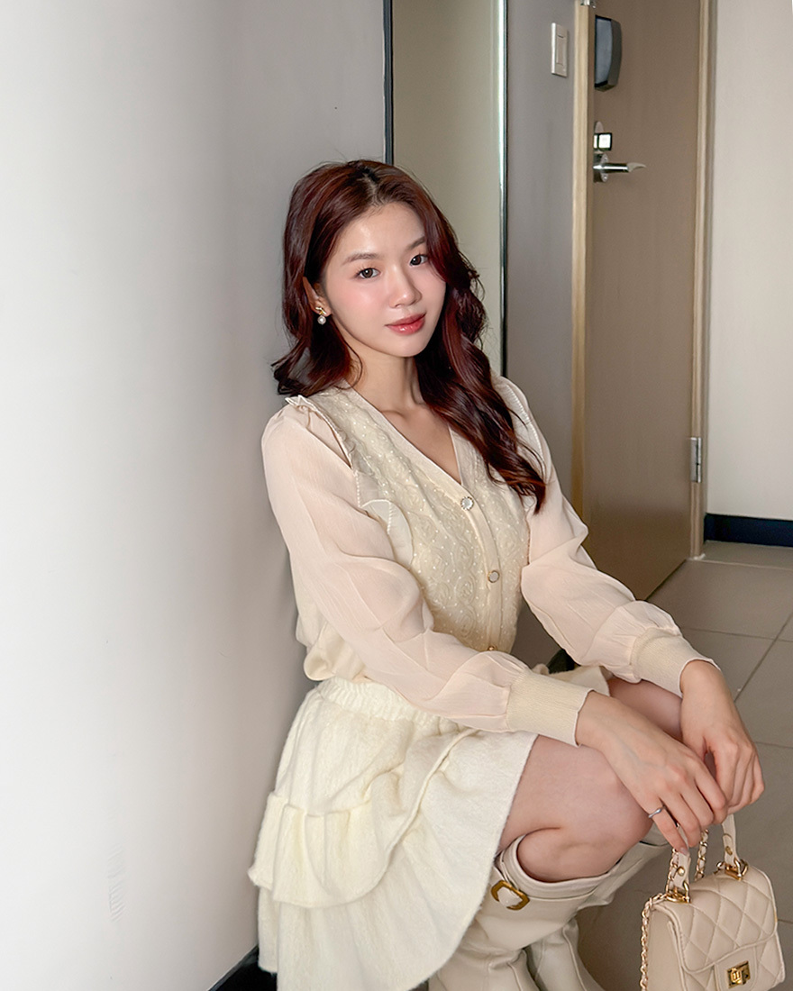 LINA LINA別緻甜日玫瑰波點壓摺滾邊上衣-柔美杏