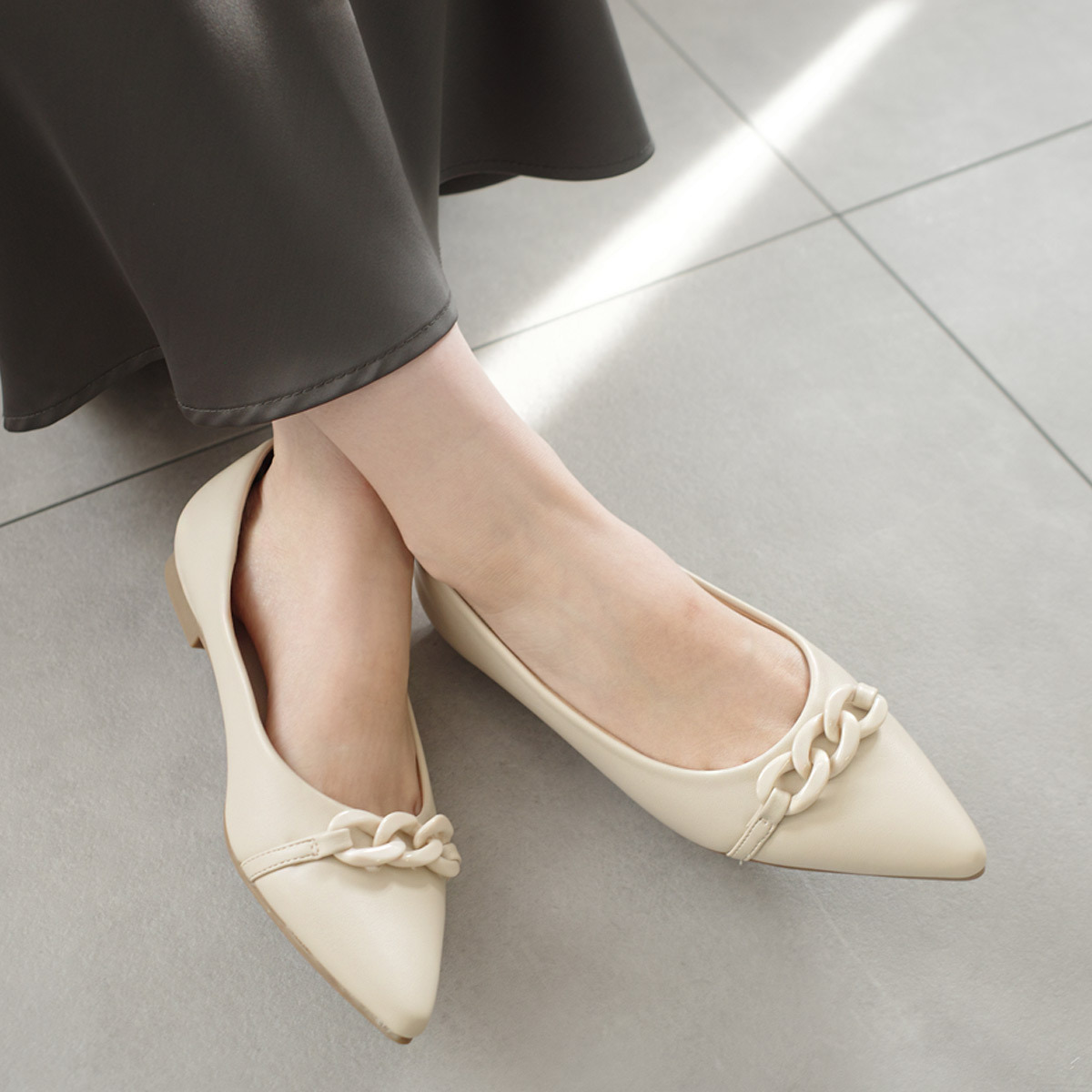 精緻鍊條尖頭平底鞋 健步如飛【CX3047】