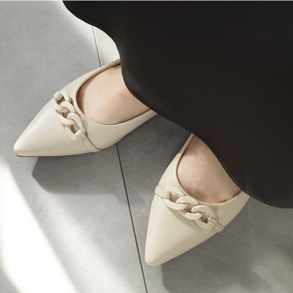 精緻鍊條尖頭平底鞋 健步如飛【CX3047】