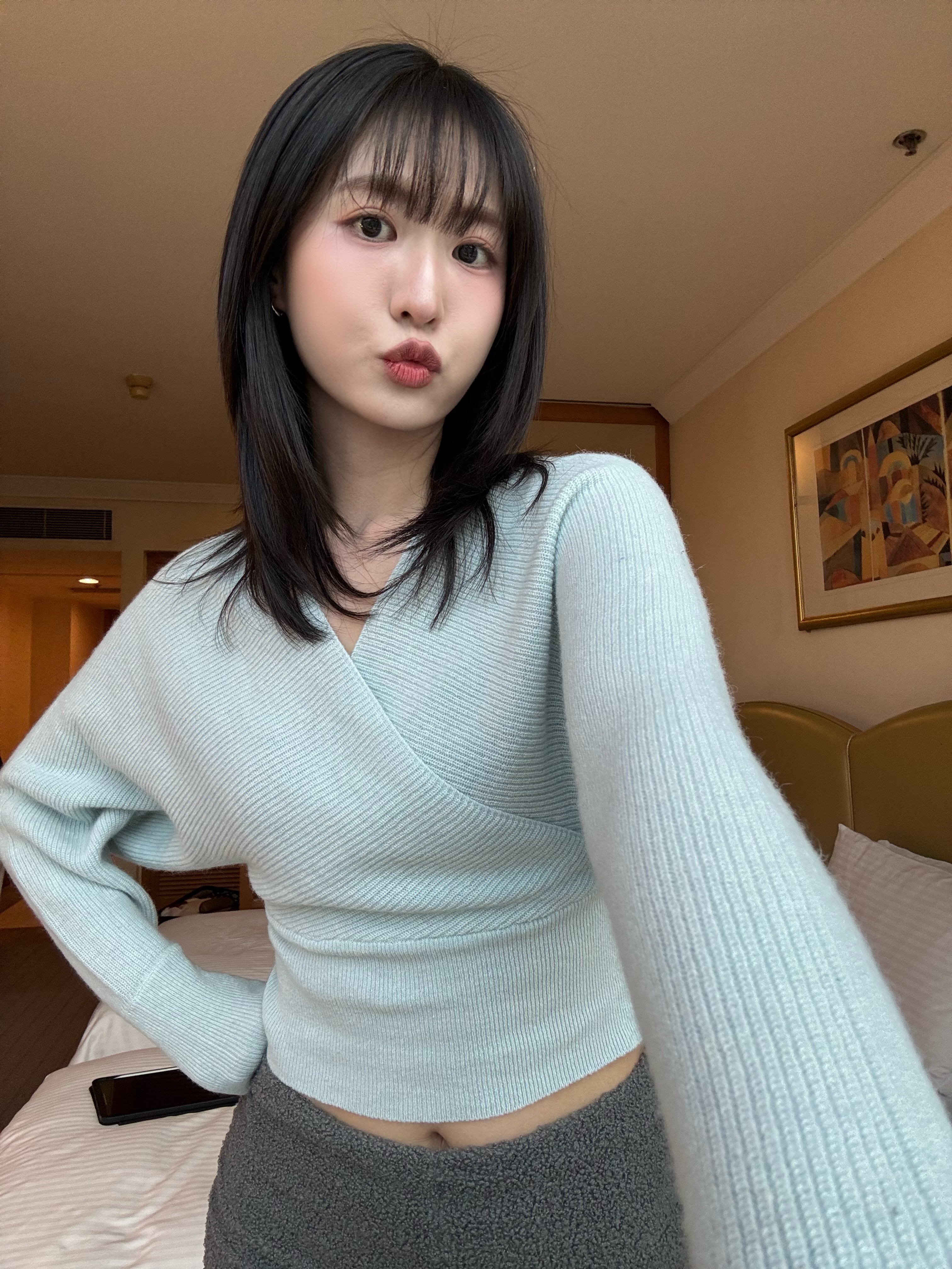 (訂購)V領薄針織修腰上衣 T260122(灰/藍/白)