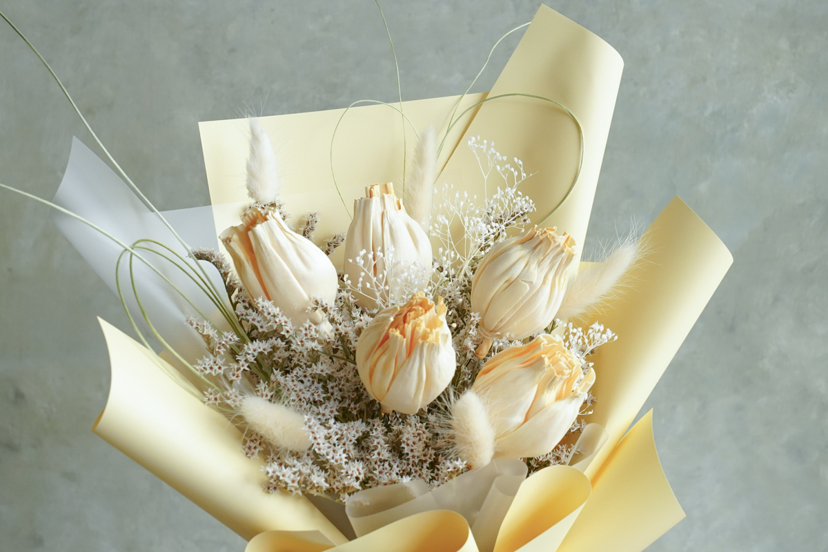 黃色鬱金香花束,5朵黃色鬱金香花束特寫