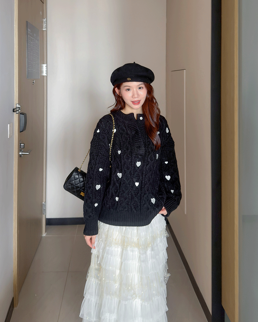 LINA LINA可愛甜份滿版愛心麻花織紋壓釦毛衣-迷人黑