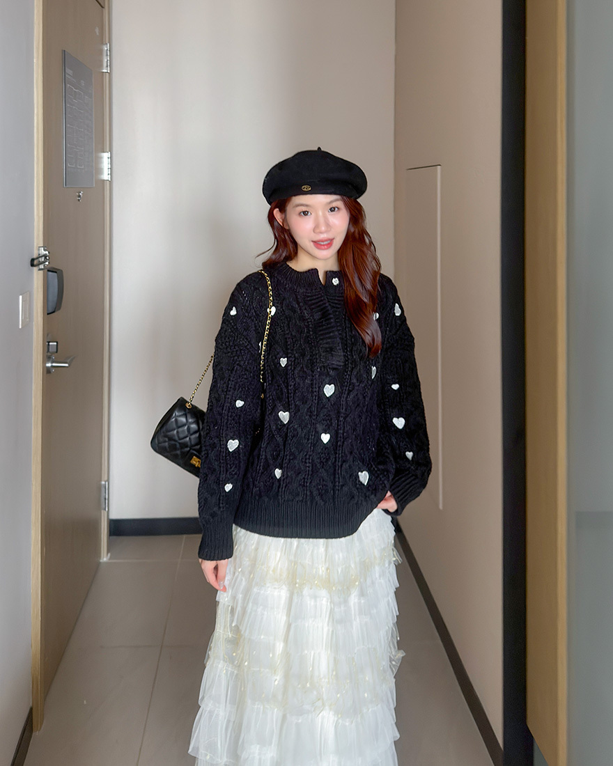 LINA LINA可愛甜份滿版愛心麻花織紋壓釦毛衣-迷人黑
