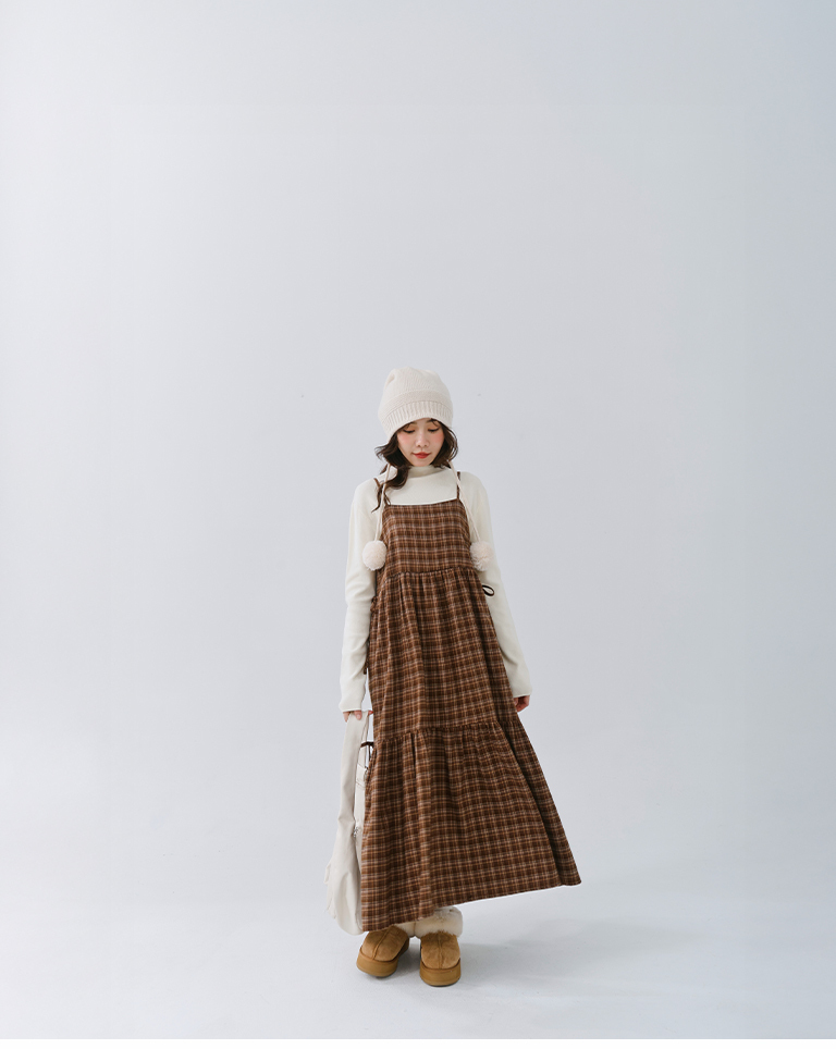 Checkered side-strap spaghetti strap maxi dress, available in two colors.【01087182】in stock+pre-order