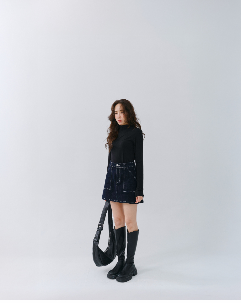 Color-blocked denim mini skirt with stitching details. Sizes S/M/L【03010916】in stock+pre-order