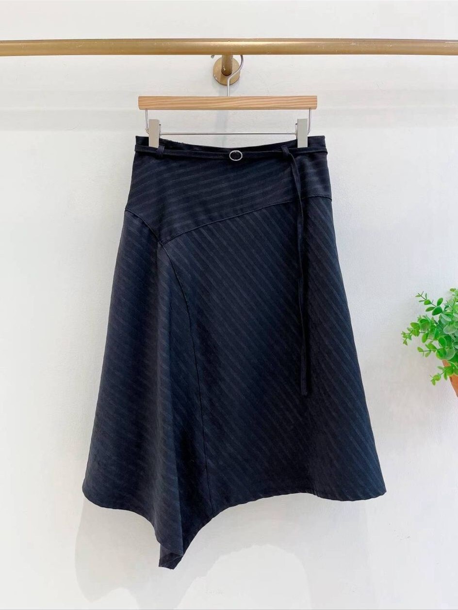 G14 腰27-32 hip 50 長24 $349 (一口價)