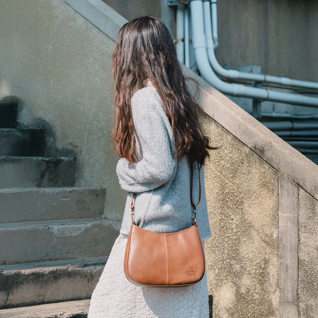 半月撞色縫缐Hobo真皮斜背包-兩色(5568)