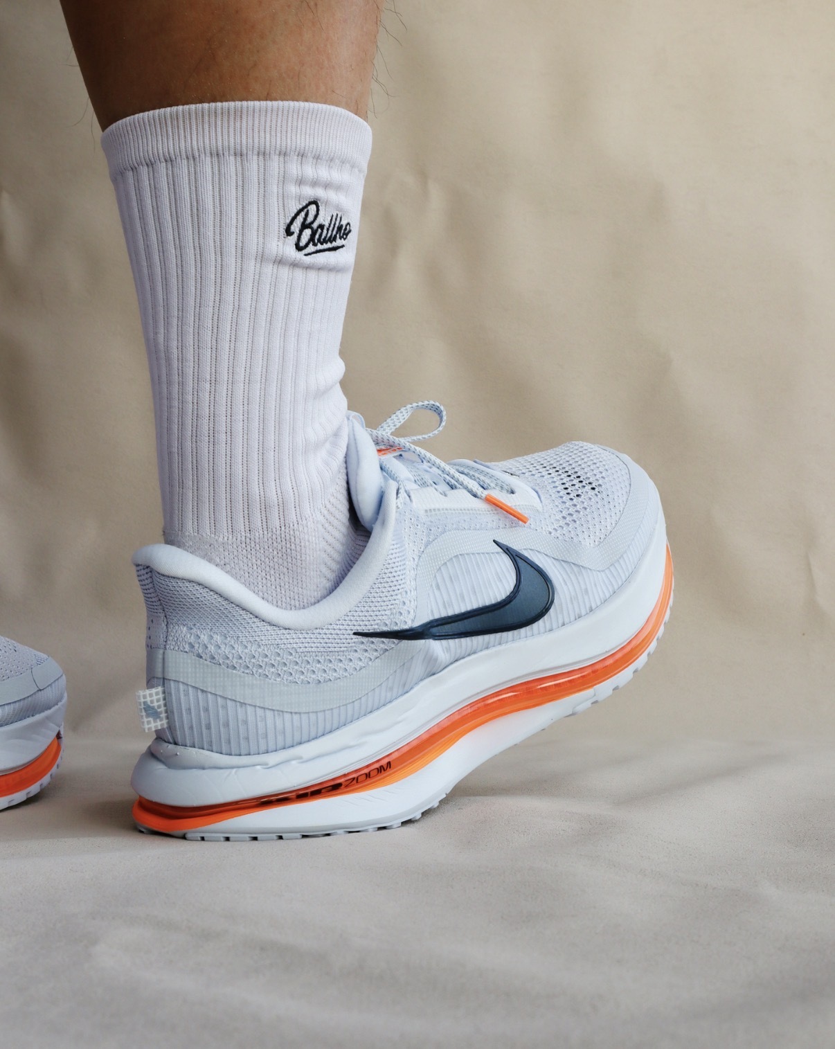 女鞋 NIKE W PEGASUS PREMIUM 白橘色 氣墊 緩震 透氣 輕盈 運動鞋【HQ2593-001】