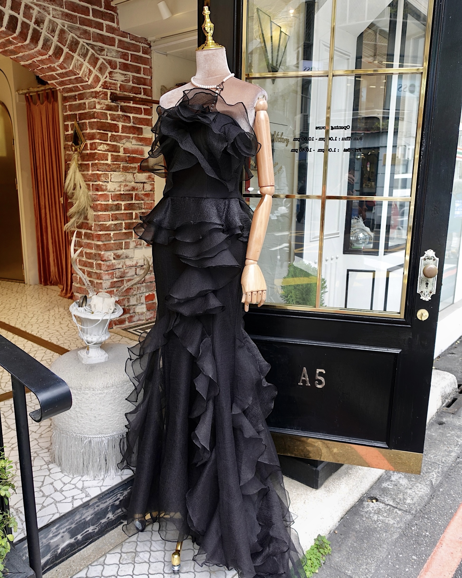 Lux Night黑色多層立體透紗荷葉魚尾長洋裝