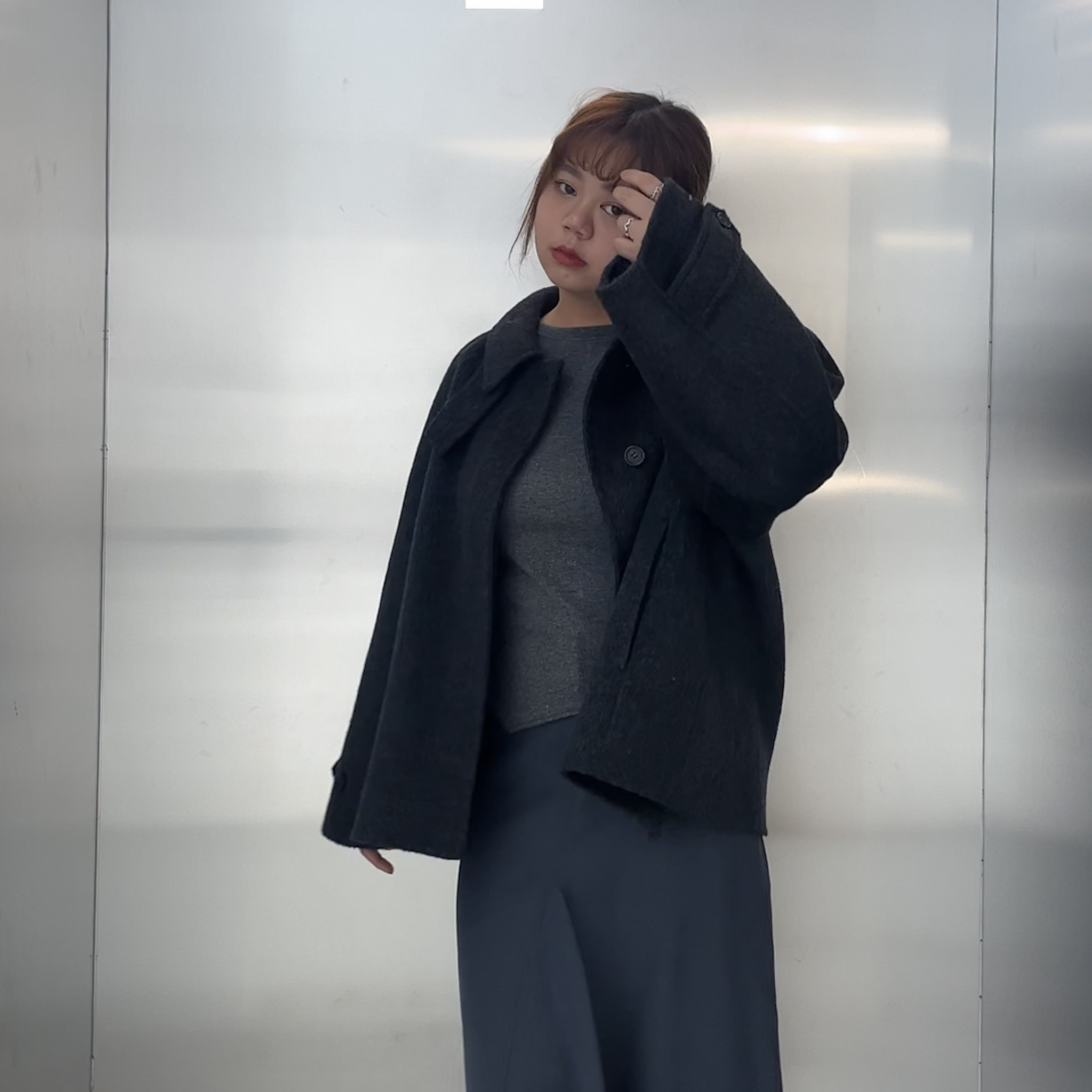 J03 可立領隱釦設計俐落中長版手工羊毛外(深灰)