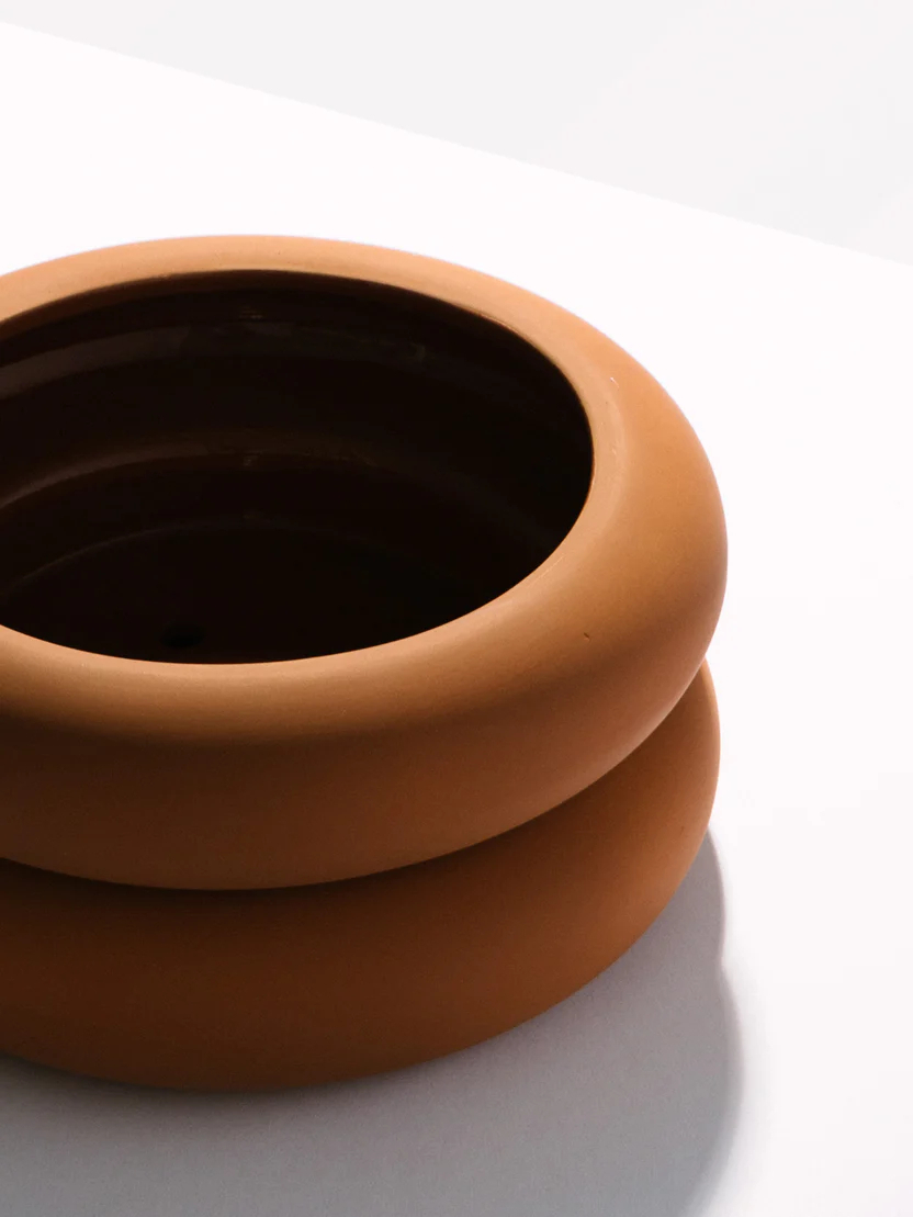 stacking 盆栽，純粹的功能性物品，外形華麗，很少被人注意到，而是巧妙地隱藏在眾目睽睽之下